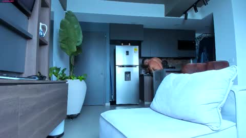 maximo_and_marcelo online show from November 2025 12:09:02 PM