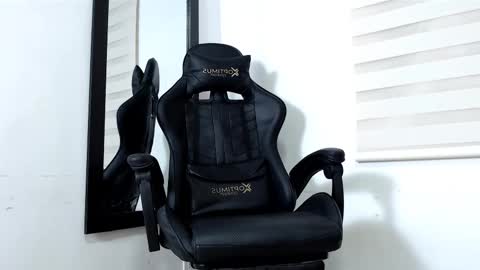 Snapshot of maximo_sebastian chatting on December 2025 02:05:02 AM Maximo Sebastian online show from December 2025 02:05:02 AM