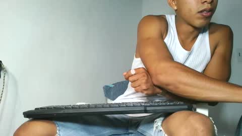 Maximo Aron Vega online show from December 2025 03:29:01 PM