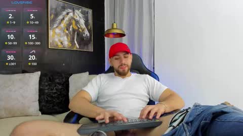 Snapshot of maximo_wolf1 chatting on October 2025 09:17:02 PM Maximo Wolf online show from October 2025 09:17:02 PM