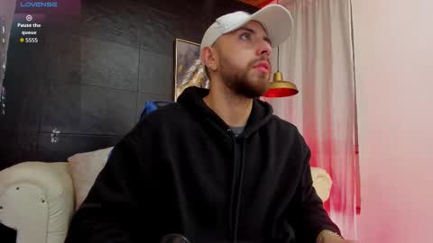 Snapshot of maximo_wolf1 chatting on November 2025 08:00:01 PM Maximo Wolf online show from November 2025 08:00:01 PM