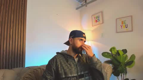 Maximo Wolf online show from February 2026 10:19:01 PM