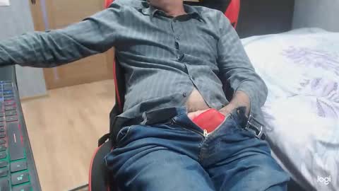 maximus3334 online show from October 2025 11:32:02 AM