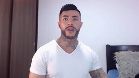 Independent Model online show from November 2025 05:21:01 AM