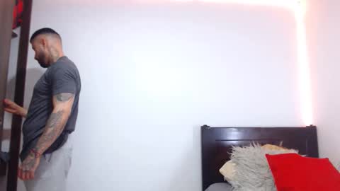 Independent Model online show from February 2026 03:43:01 AM