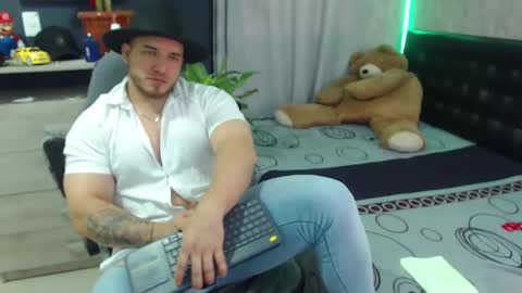 Snapshot of maximussantorini chatting on December 2024 02:02:01 PM maximus online show from December 2024 02:02:01 PM