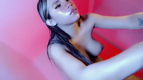 Snapshot of maxinelove1 chatting on February 2025 01:44:01 PM Maxinesexy online show from February 2025 01:44:01 PM