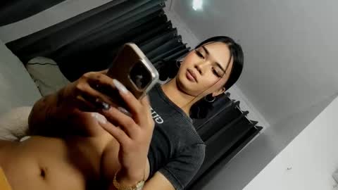 maxyy online show from October 2025 12:37:01 PM