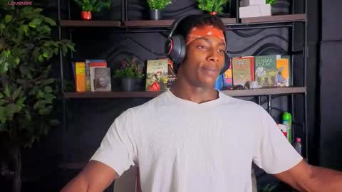 Snapshot of maxmuscle10 chatting on February 2026 03:51:01 PM Maxmuscle10 online show from February 2026 03:51:01 PM