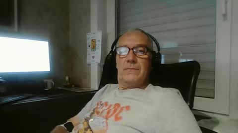 maxou569 online show from October 2025 07:20:02 AM