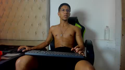 maxvibe420 online show from September 2025 08:00:02 PM
