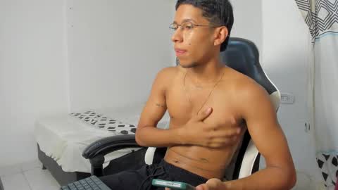 maxvibe420 online show from October 2025 01:17:02 PM