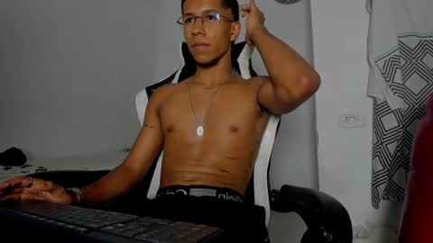 maxvibe420 online show from October 2025 08:28:01 PM