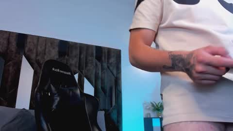 MAX online show from February 2025 09:17:02 PM