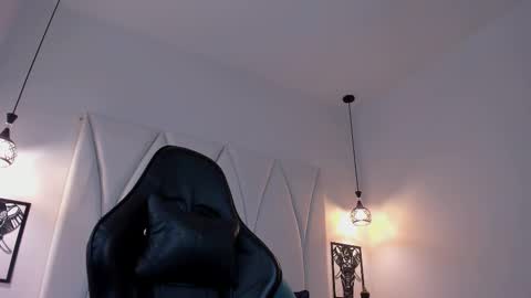 MAX online show from February 2025 07:38:01 PM