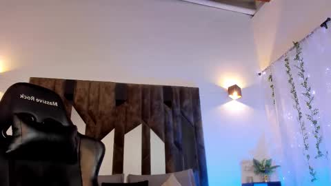 MAX online show from February 2025 02:28:02 AM