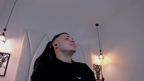 MAX online show from February 2025 07:54:01 PM