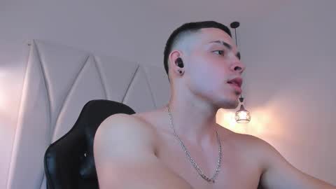 MAX online show from February 2025 03:21:02 AM