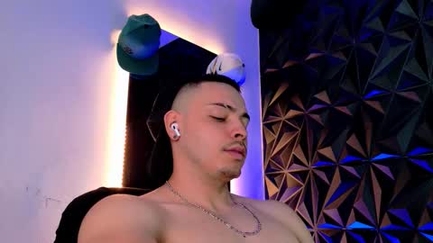 MAX online show from October 2025 07:34:01 PM