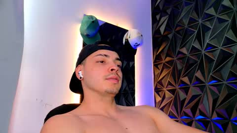 MAX online show from November 2025 09:20:01 PM