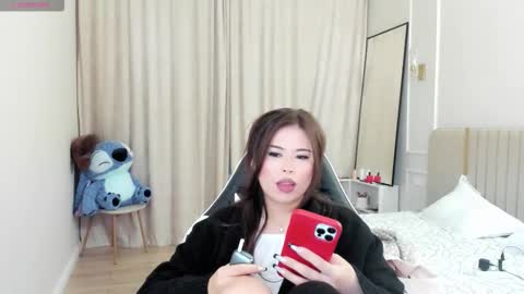 Mia online show from September 2025 04:11:02 AM