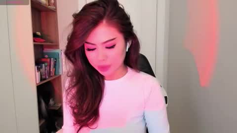 Mia online show from December 2025 03:12:01 AM