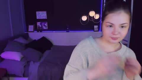 Woman online show from February 2025 02:00:02 PM