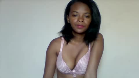 Snapshot of mayalabelle chatting on January 2026 07:00:01 AM mayalabelle online show from January 2026 07:00:01 AM