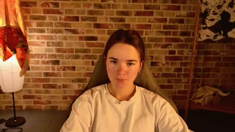 maybloom_ online show from November 2025 05:07:01 AM