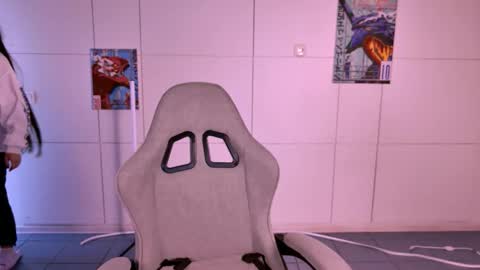 maybloom_ online show from November 2025 05:26:01 PM