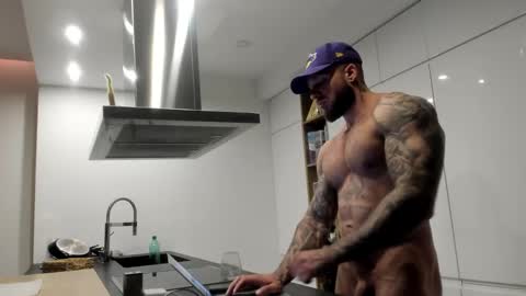 Snapshot of mealphamale chatting on December 2024 03:43:01 PM Alpha Male online show from December 2024 03:43:01 PM