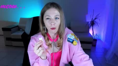 Snapshot of meeeeeow08 chatting on October 2025 01:28:01 AM Sweet Meow nonude online show from October 2025 01:28:01 AM