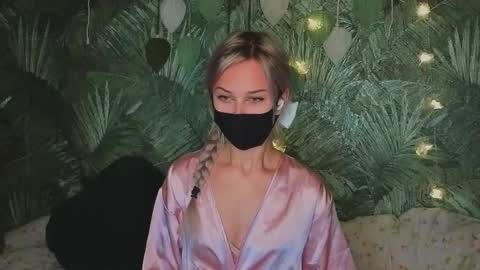 Snapshot of meeeewmeeeeow chatting on October 2025 11:16:01 PM meeeewmeeeeow online show from October 2025 11:16:01 PM