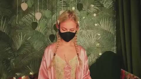 Snapshot of meeeewmeeeeow chatting on October 2025 09:30:01 PM meeeewmeeeeow online show from October 2025 09:30:01 PM