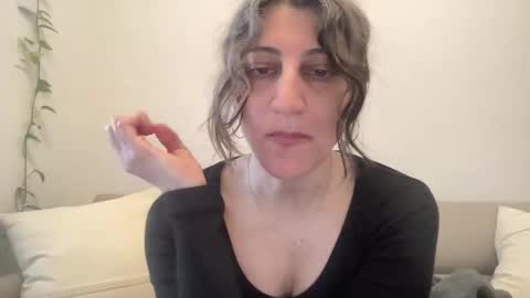 Snapshot of meena0220 chatting on May 2026 04:22:01 PM Meena online show from May 2026 04:22:01 PM