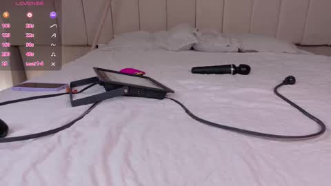 Megan  online show from November 2025 01:00:02 PM