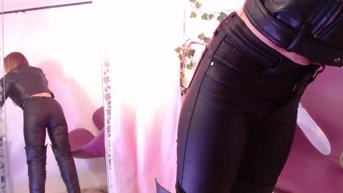 MEGAN online show from November 2025 04:47:01 PM