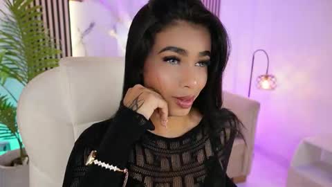 Megan Lowell online show from November 2025 07:12:01 PM