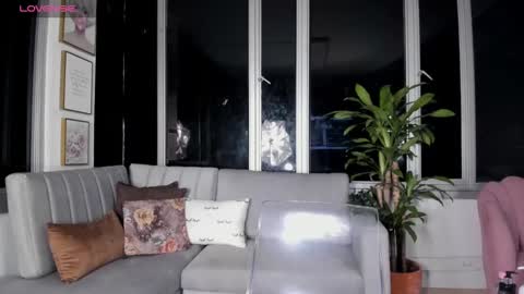 Mara online show from February 2025 10:42:02 AM