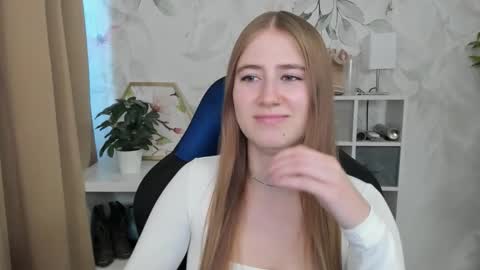 Snapshot of meganx_candy chatting on September 2025 05:29:02 AM Megan online show from September 2025 05:29:02 AM