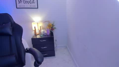 Snapshot of melan_owen chatting on June 2026 02:33:01 PM melan_owen online show from June 2026 02:33:01 PM