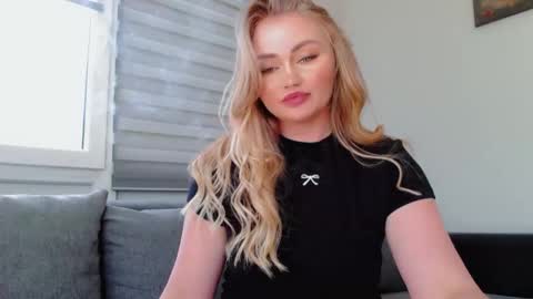 Snapshot of melani_a chatting on May 2026 10:44:01 AM Melania online show from May 2026 10:44:01 AM