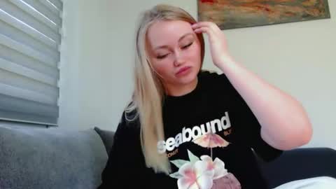 Snapshot of melani_a chatting on May 2026 10:23:01 AM Melania online show from May 2026 10:23:01 AM