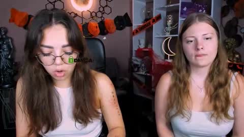 Snapshot of melani_bumm chatting on October 2025 06:13:02 AM melani_bumm online show from October 2025 06:13:02 AM