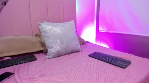 Snapshot of melani_xc chatting on November 2025 04:31:02 PM MELANI - online show from November 2025 04:31:02 PM