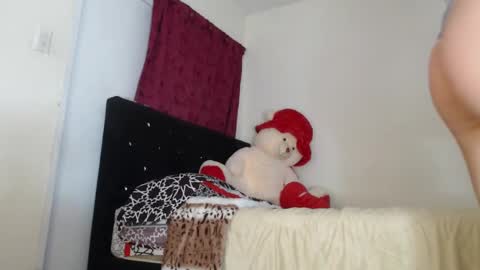 Melanie roux  online show from February 2025 07:27:01 PM