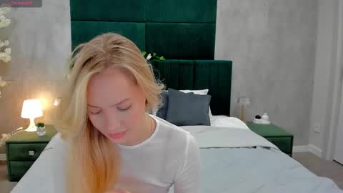 Melanie online show from November 2025 01:06:01 AM