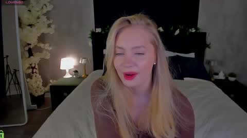 Melanie online show from November 2025 11:30:01 PM