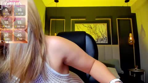 Snapshot of melanie_silver_ chatting on March 2025 10:10:02 PM Melanie online show from March 2025 10:10:02 PM