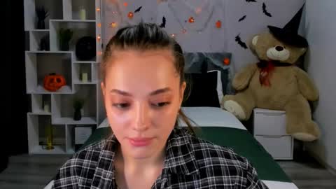 Snapshot of melaniealves chatting on October 2025 12:38:02 PM MelanieAlves online show from October 2025 12:38:02 PM
